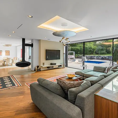 Majestic Poolside With Jacuzzi, Pool, Panoramic Views * Brunn am Gebirge